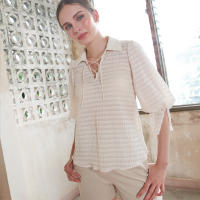 VANNSTOFF Mallow Blouse เสื้อมีปกตกแต่งด้วยไส้ไก่ แขน3/4 ส่วน