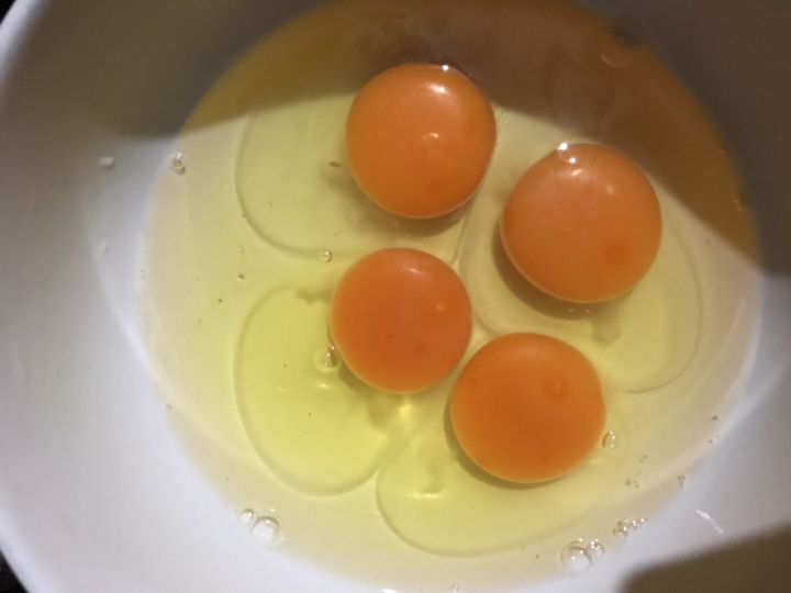 อาหารไก่ไข่โปรตีน-18-ขนาด30กิโล-สำหรับระยะเริ่มไข่ถึงปลด-สูตรไข่แดง
