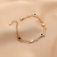 ลายดอกไม้สีดำและสีขาวสองชั้น Gelang Rose Gold ของผู้หญิงอารมณ์หรูหราสร้อยข้อมือเปลือกหอยเรียบง่ายเครื่องประดับดีไซน์เฉพาะกลุ่มที่ทันสมัยและหลากหลายการชุบสีไม่ซีดจางง่าย