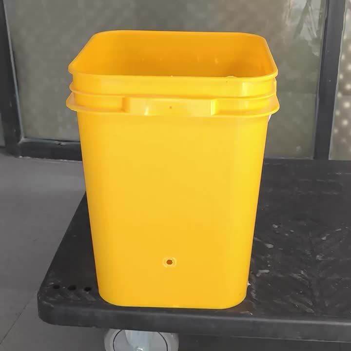 Chicken And Duck Feeder And Water Dispenser Kit 15 Pound Feeder And 3.2