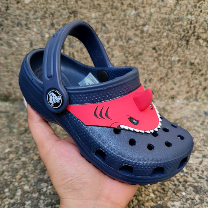 Giày sục crocs chuẩn xịn, chống hôi chân, nhựa tế bào êm, mềm, dẻo, bền, đi  mưa, lội nước, đi biển cho trẻ em sừng cá mập navy 