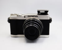 Olympus Stylus SH-2 กล้องพลังซูม Super-telephoto มาพร้อมกับระบบป้องกันภาพสั่นไหวออฟติคัล 5 แกน SH-2 มีรูปลักษ์ที่บางเฉียบทันสมัย มาพร้อมกับเลนส์ซูปเปอร์ซูมเทเลโฟโต้ถึง 24x และระบบป้องกันมือสั่นออฟติคัล 5 แกน ที่ช่วยให้คุณสามารถถ่ายภาพในช่วงเวลากลางคือได้อ