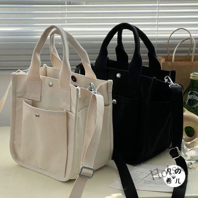 【hot sale】▨▬♘ C16 现货 速出！新款 单肩帆布包 Shoulder bag Canvas bag 单肩 ins 帆布 canvas messenger bag 女 大学生 夏季 上课 文艺 森系 日韩 百搭 大容量 单肩包 布袋包韩版帆布斜挎包大容量饭盒包妈咪外出手提包手拎外出上课通勤包