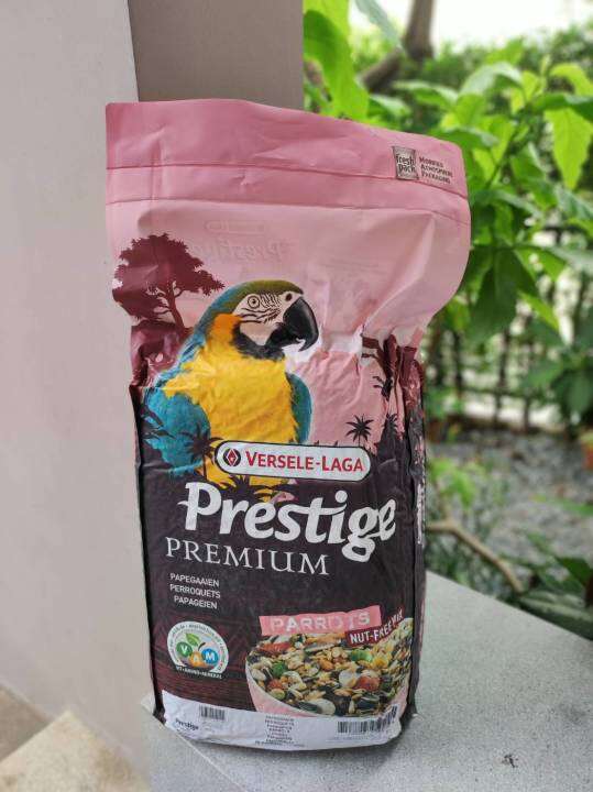 versele-laga-prestige-parrots-ตักแบ่ง-0-5-kg-nut-free-อาหารนก-นกแก้วมาคอร์-macaw-สูตรแพ้ถั่ว-nut-free-take-food-from-10-kg-vacuum-package