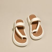 รองเท้าแตะพื้นหนาสำหรับผู้หญิงใส่ข้างนอกในฤดูร้อน 2023 ใหม่คนดังทางอินเทอร์เน็ตรองเท้าแตะหญิงตั้งครรภ์รองเท้าแตะโรมันชายหาด