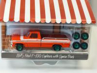 1:64 1975 Ford F-100 Explorer &amp; ยางอะไหล่ Green Edition Diecast โลหะผสมรุ่นรถของเล่นสำหรับของขวัญคอลเลกชัน