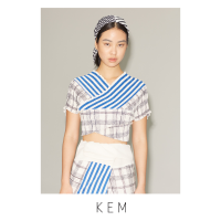 Kemissara Pleated Wrap Top Off Shoulder Blue Stripe Cream  เสื้อพลีตคอปีน เสื้อพลีตเปิดไหล่ตัดต่อผ้าลาย เสื้อผู้หญิงใส่ได้หลายแบบ เสื้อครอปผ้าลายฟ้า ครีม