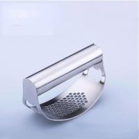 Garlic press stainless steel 304 manual garlic twist garlic kitchen gadget garlic grinder.