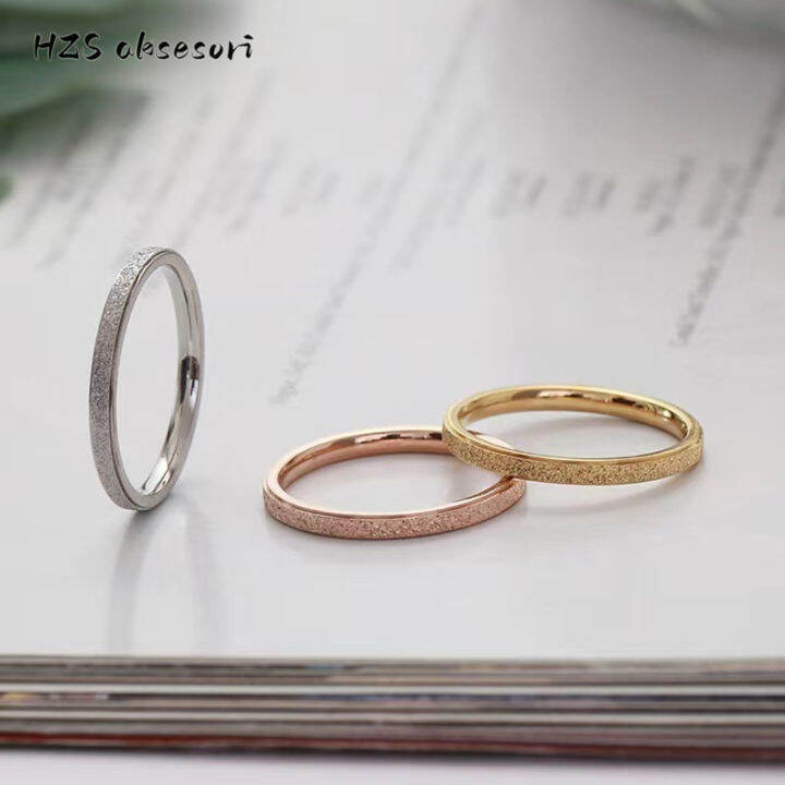 hzs-k-gold-แหวนสแตนเลสทรงกลมสำหรับผู้หญิง-fashion-simple-frosted-ring-2mm