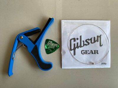 คาโป้ CAPO อย่างดี น้ำเงิน มาพร้อมกับ สายแยกGibsonกีต้าร์ไฟฟ้า เบอร์ 009 1เส้น + ปิก1ชิ้น