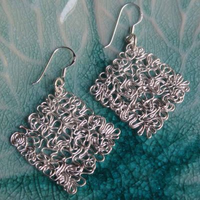 Square woven nice  earrings pure silver Thai Karen hill tribe สี่เหลี่ยมสานสวยงามไทยตำหูเงินกระเหรี่ยงทำจากมือชาวเขางานฝีมือสวยของฝากที่มีคุณค่าของฝากถูกใจ