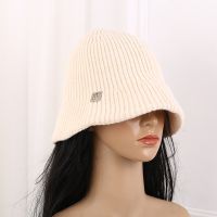 {Hat Shop} 2023หมวกถักแบบใหม่สำหรับผู้หญิงในฤดูใบไม้ผลิและฤดูใบไม้ร่วงเข้ากับทุกชุดได้ทั้งใบหน้าถังธรรมดาขนาดเล็กป้องกันการหมวกชาวประมงหมวกบังแดด