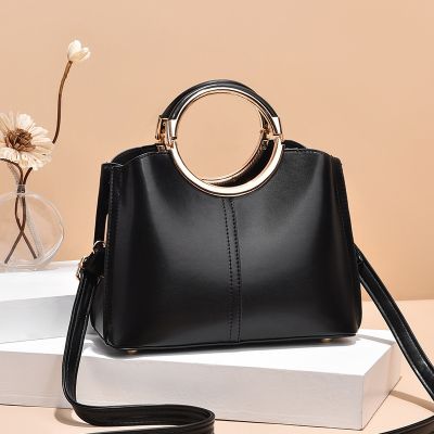 Female bag 2021 new contracted large capacity princess with the bag in the fashion commuter one shoulder inclined shoulder bag