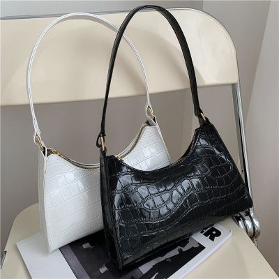 【Hot Sale】 women 2022 spring and summer new trendy fashion French texture underarm bag niche baguette all-match shoulder