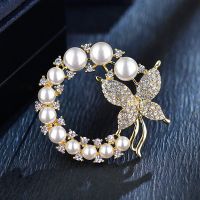 New Korean Vintage Baroque Imitation Pearl Butterfly Brooch Round Leaf Brooch Pin Ladies Fashion Jewelry Valentine 39;s Day Gift