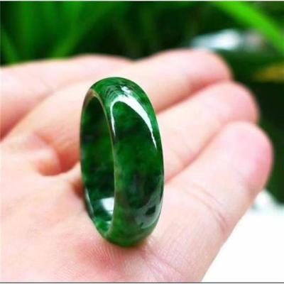 แหวนหยกแท้สีเขียวแห้งมังกรเหล็กลอยดอกไม้สีเขียวแหวนคุณยายสีเขียวมรกต QW6R