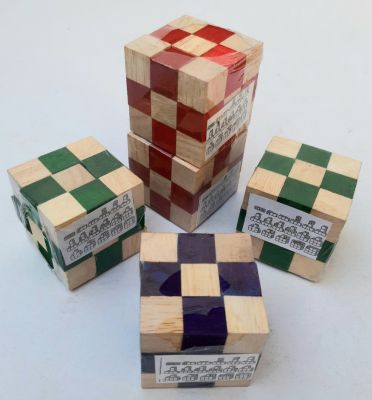 รูบิค Rubik (1 ชิ้น) ย. 4.5 ซม. ก. 4.5 ซม. ทำด้วยไม้ เหมาะสำหรับเป็นของเล่นเสริมพัฒนาการทางสมอง/ฝึกสมาธิเด็ก ๆ