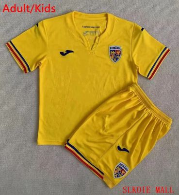 เสื้อทีมโรมาเนีย23/24ชุดเจอร์ซี่ฟุตบอลคุณภาพแบบไทยสำหรับผู้ใหญ่และเด็ก