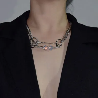 [COD] South Koreas Dongdaemun Temperament Flash Paperclip Clavicle Chain Metal Cold Wind Fashion Net Luxury Necklace