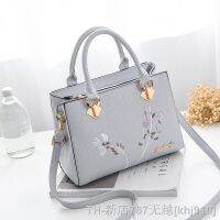 hot【DT】✿  TRAVEASY 2023 New Womens Female Leisure Atmosphere Fashion Shoulder Handbag