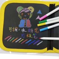 【So starry】ชอล์กน้ําที่ลบได้ ปากกาไวท์บอร์ด ปากกาวาดภาพสี เครื่องหมายปลอดฝุ่น สไตลัสลบได้สําหรับเด็ก 9 สี