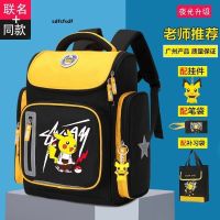 ☍◆ Pikachu กระเป๋านักเรียนเด็กชายชั้นประถมและนักเรียนมัธยมปลายชั้นประถมศึกษาปีที่1-3-5ถุงกระดูกสันหลังแบบพกพาอายุ6-8-12ปีในโรงเรียนมัธยมต้น