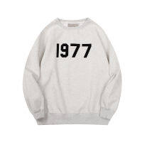 ▶Ready Stock◀ Original  แฟชั่นสีทึบรอบคอเสื้อกันหนาว1977พิมพ์ดิจิตอลแขนยาว Hoodie