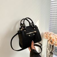 [COD] Fashion felt portable square bag 2023 spring new simple casual Messenger French design