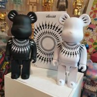 Bearbrick หมีรุนแรงมาเก๊าจำกัด Neil Barrett ชื่อร่วมสายฟ้าสีดำและสีขาว400% เครื่องประดับ