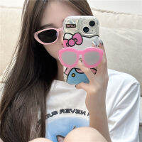 ins การ์ตูนแว่นกันแดดคิตตี้เคสโทรศัพท์แมวสำหรับ iPhone14 น่ารัก Kulomi กรณีโทรศัพท์สำหรับ iPhone13ProMax ผู้ถือแว่นตาสเตอริโอสำหรับ iPhone12ProMax