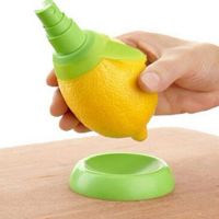 （HOT NEW）1PcsLemon Juice Squeeze JuicerSprayFruit Squeezer SprayerCooking Tool เครื่องมือผลไม้