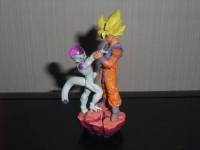 BANDAI Action Figure ฉาก Big Egg Son Goku Super Saiyan Vs. Frieza Hand Model Decoration Toy