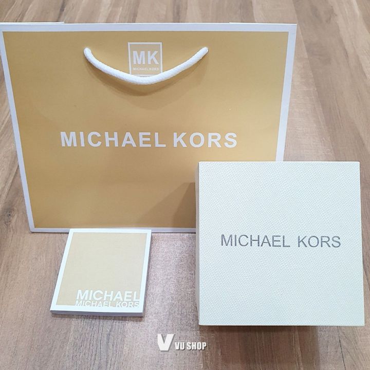 Shoppers snap up Michael Kors handbags for 200 less than retail price   Mirror Online