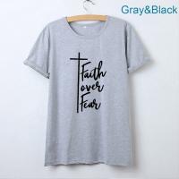 Faith Love Fear Jesus เสื้อยืดแขนสั้นทรงหลวมสีด ําสีขาวสําหรับผู้หญิง