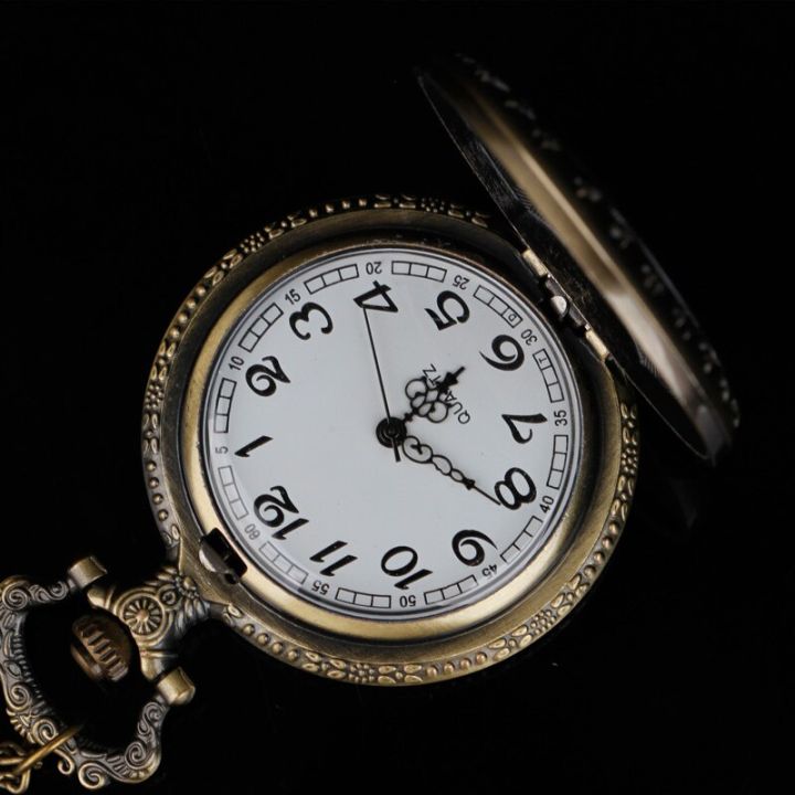 นาฬิกาควอตซ์แบบพกพาลายโลโก้อะนิเมะแบบคลาสสิกเหมาะสำหรับเด็กหญิงเด็กชายอะนิเมะจี้ขายดีโดยตรง