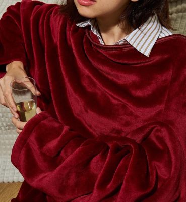[ 🔥 มีโค้ดส่วนลด ] Mollisblanket ผ้าห่มมีแขน สีแดง Premium Burgundy