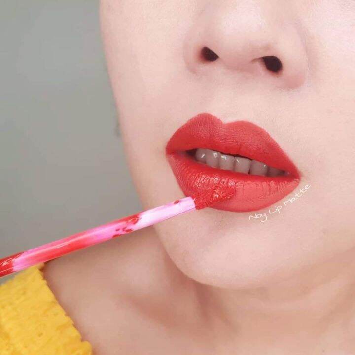 มีปลายทาง-น้อยลิปแมท-สีชบาแดง-noy-lip-matte-ลิปน้อย-ลิปสติก-ลิปแมท-ลิป-ติดทน-กันน้ำ-ริมฝีปากชุ่มชื้น-ไม่แห้ง-ไม่ลอก-ไม่ขุย
