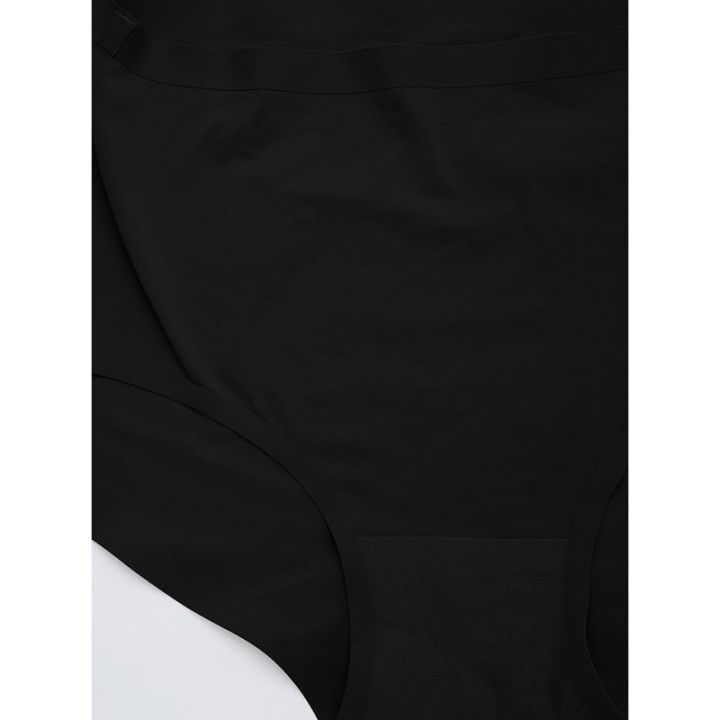 sabina-กางเกงชั้นในไร้ขอบ-half-รุ่น-soft-collection-seamless-รหัส-suxk120-สีดำ-และสีเนื้อเข้ม
