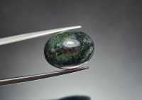 พลอยหลังเบี้ย รูบี้ ซอยไซต์ (Ruby In Zoisite) " หินแห่งความเชื่อมั่น" น้ำหนัก 13.74 ct. ขนาด  12*8.2*16 mm. พลอยแท้ 100 % เนื้อดี ราคาถูก