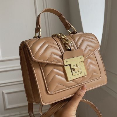 Bags handbag is popular this year 2021 new fashion shoes oblique texture portable bag qiu dong joker bread