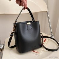 ☑ Fashion small fresh summer bag womens trend line portable Messenger bucket