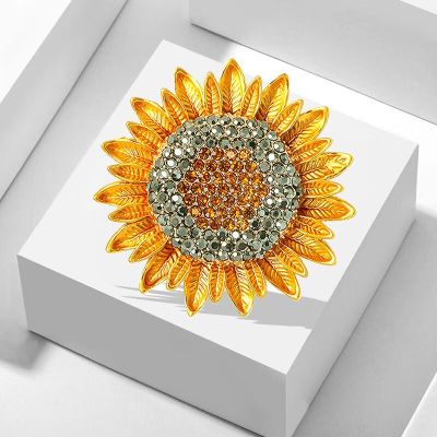 Gold Color Inlaid Rhinestone Sunflower Brooches For Women Luxury Designer Classic Vintage Metal Brooch Pins Jewelry Wholesale