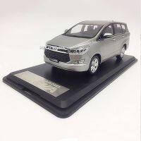 1:32 suitable for INNOVA alloy MPV business nanny alloy simulation car model die-casting car model