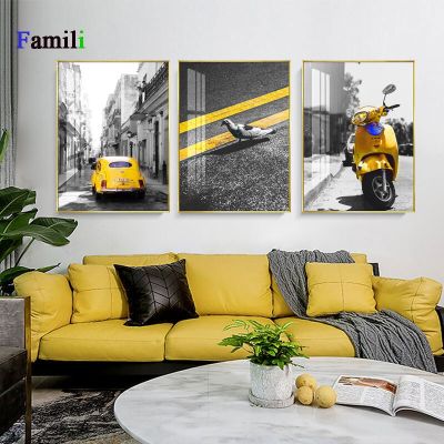 Vintage Street Yellow Bus Moped รถ Nordic Wall Art ภาพวาดผ้าใบสำหรับตกแต่งห้องนั่งเล่น