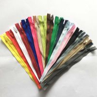 ✗❀♙ 20pcs lot 3 Long Plastic Sewing Zipper Zip 12 15 20 25 30 35 40 45 50 55 60 cm DIY Nylon Coil Zippers Zips For Sewing Clothes