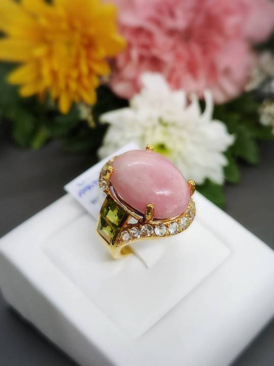แหวนพลอยแท้-ทับทิมแอฟริกา-สี-pink-rose-ล้อม-white-topaz-พลอยขาว-ประดับ-peridot-ด้านข้าง-เรือนเงิน-925-ชุบทอง-24-เค-ไซต์-56