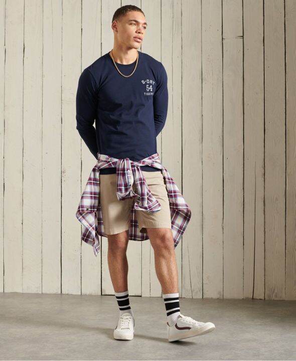 superdry-military-graphic-long-sleeve-t-shirt-เสื้อแขนยาว-สำหรับผู้ชาย-สี-deep-navy