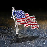 USA Flag Lapel Pin Rhinestone ภาพวาดเคลือบน้ำมันเข็มกลัดคริสตัลเสาธงกระเป๋าเสื้อผ้าแฟชั่นเครื่องประดับ American Flag Badge