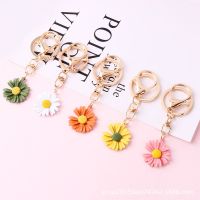 Kawaii Notched Daisy Keychain Creative Flower Keyring for Women Handbag Ornaments Charms Car Key Holder Accessories Gifts