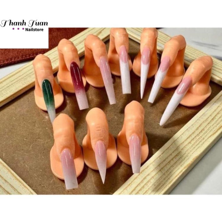 Nails giả
Mang sắc đỏ rực rỡ, nails giả được thiết kế chắc chắn và dễ thay đổi sẽ giúp bạn tự tin vang bóng. Với công nghệ hiện đại, nails giả sẽ không phai màu hay bị bong tróc sau một thời gian sử dụng. Hãy khám phá ngay để tạo nên vẻ đẹp hoàn hảo cho đôi tay của mình!